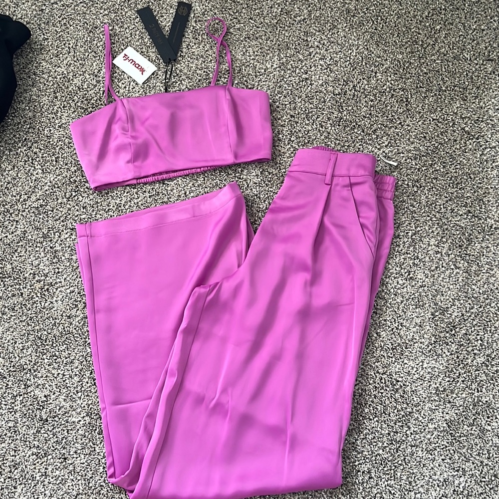 Silky 2 piece set. House of Harlow